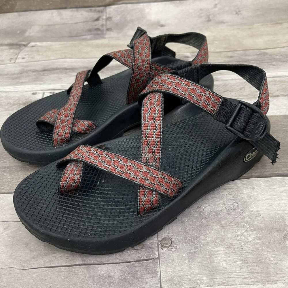 Chaco Mens 8 Black Sandals with Red Patterned Straps